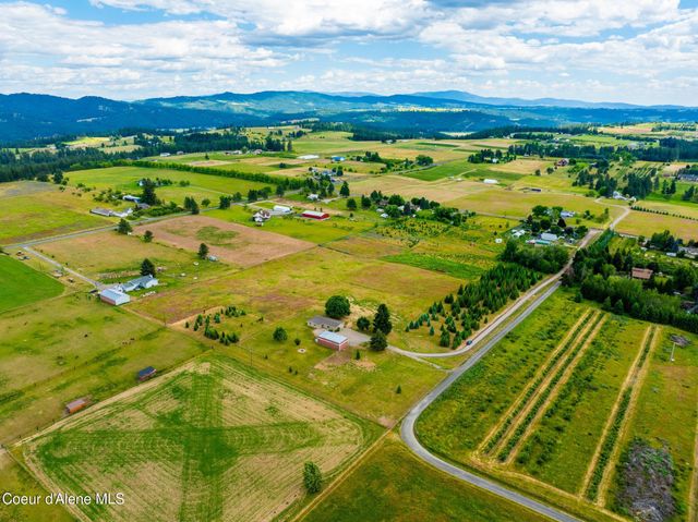 10215 E DAY MT SPOKANE RD, Mead, WA 99021
