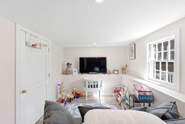 14 Minuteman Road, Hingham, MA 02043
