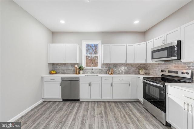 806 FOREST RD, Baltimore, MD 21239