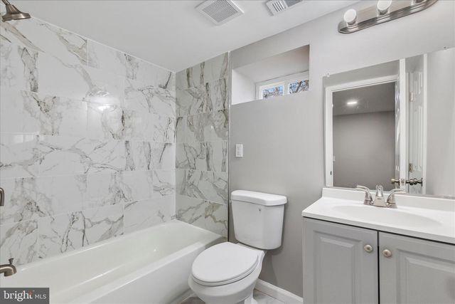 806 FOREST RD, Baltimore, MD 21239