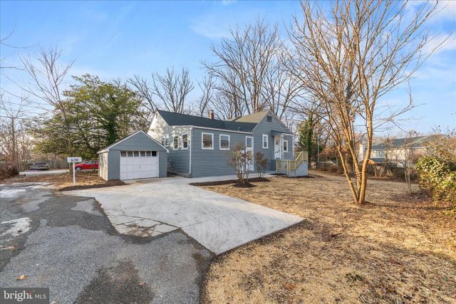 806 FOREST RD, Baltimore, MD 21239