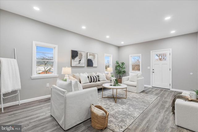 806 FOREST RD, Baltimore, MD 21239