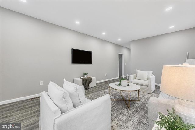 806 FOREST RD, Baltimore, MD 21239