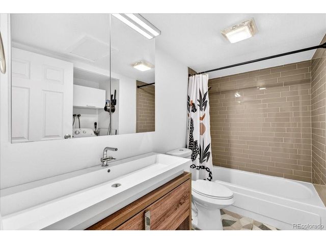 2525 S Dayton Way 2010, Denver, CO 80231