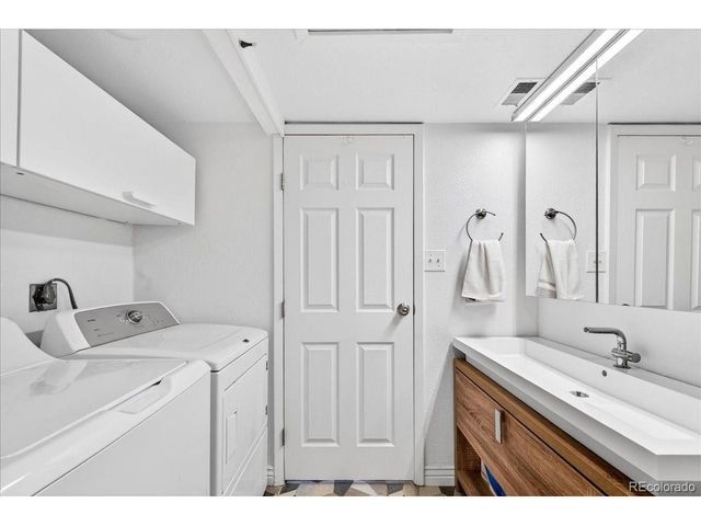 2525 S Dayton Way 2010, Denver, CO 80231