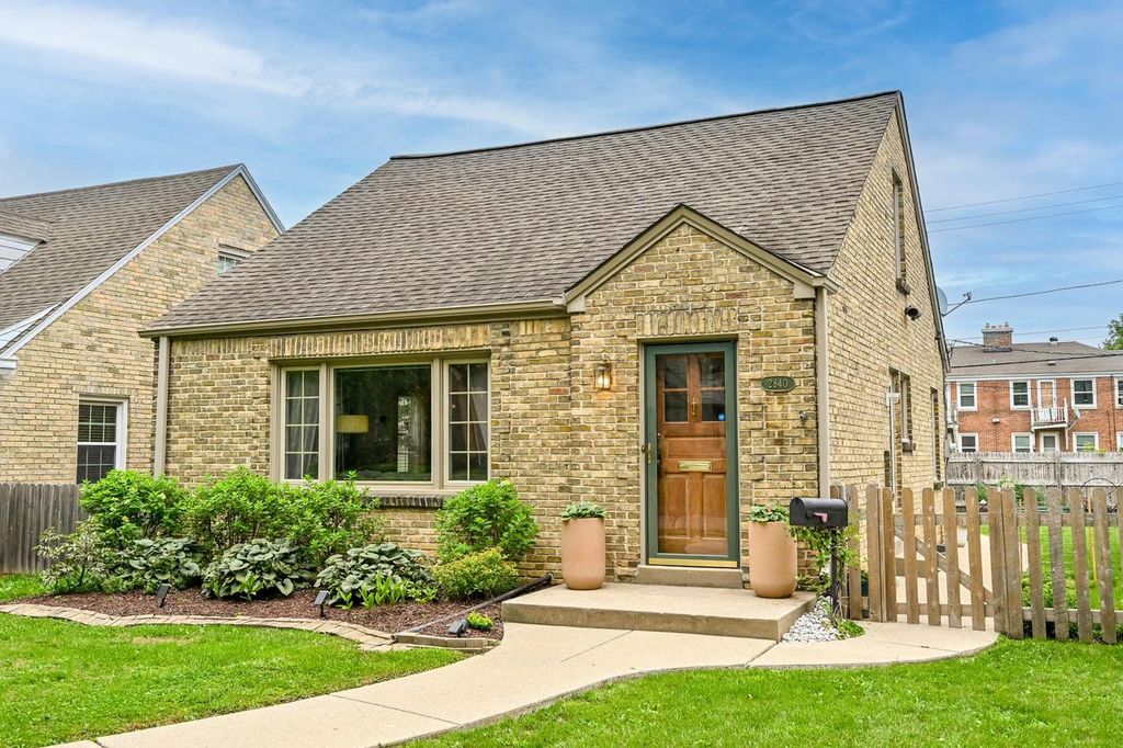 2840 N 77th STREET, Milwaukee, WI 53222
