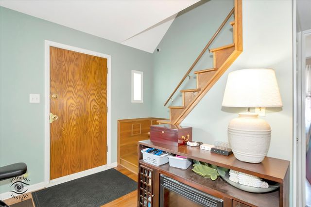 7117 W 82nd Place, Burbank, IL 60459