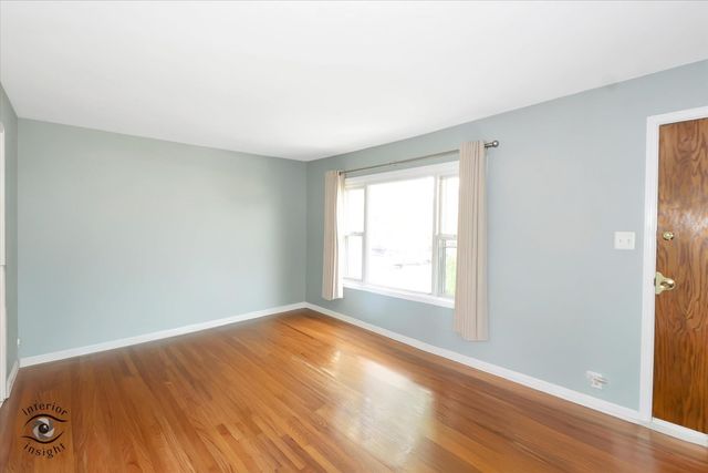 7117 W 82nd Place, Burbank, IL 60459