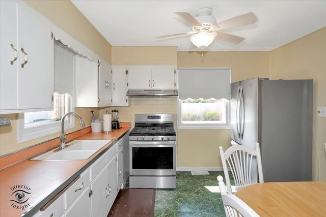 7117 W 82nd Place, Burbank, IL 60459