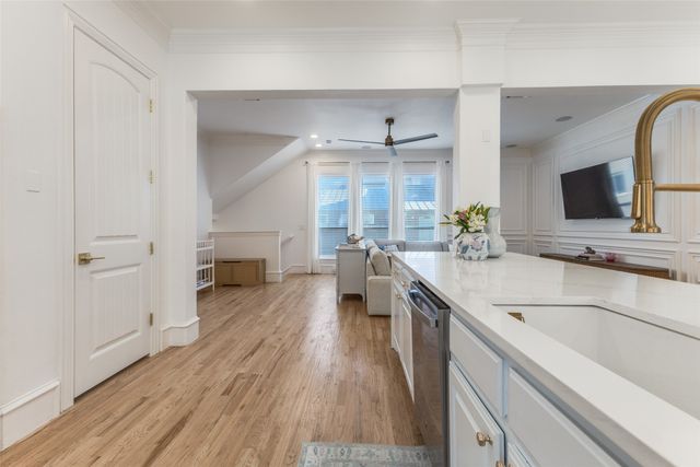 1922 Euclid Avenue C, Dallas, TX 75206