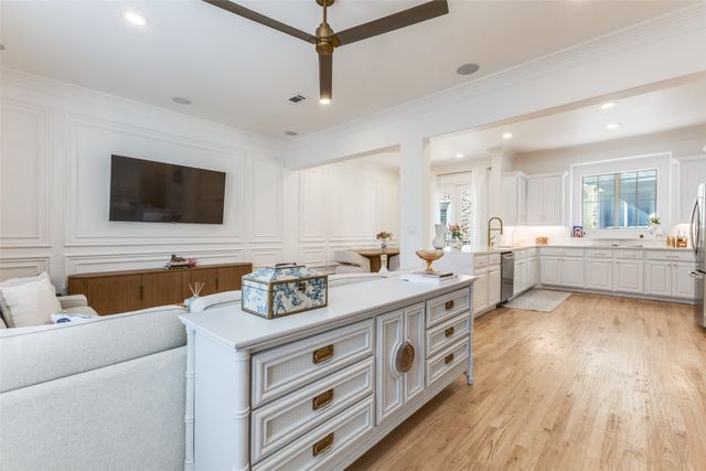 1922 Euclid Avenue C, Dallas, TX 75206