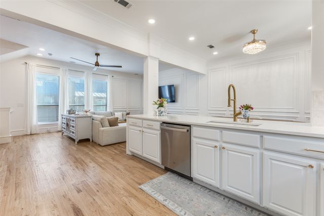 1922 Euclid Avenue C, Dallas, TX 75206