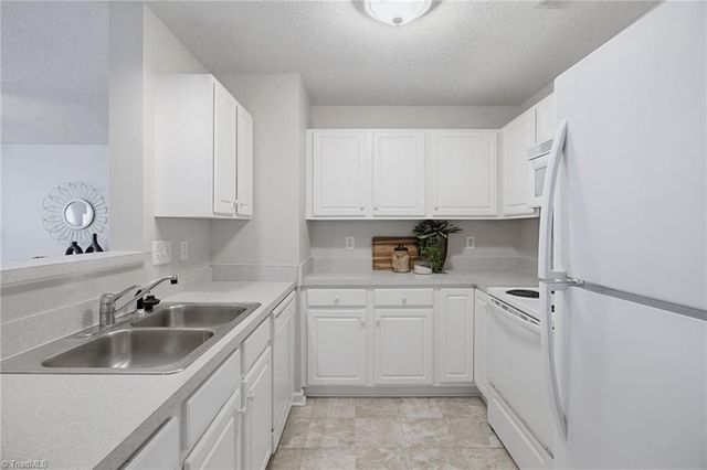 3694 Cotswold Avenue 1D, Greensboro, NC 27410