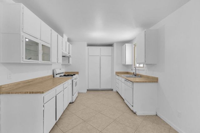 1880 Sharon Road, Palm Springs, CA 92262