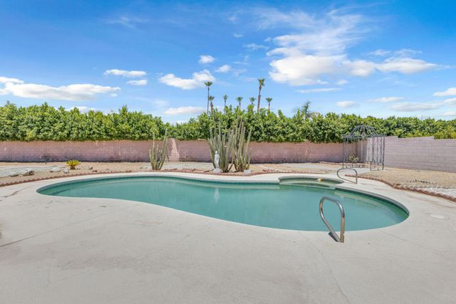 1880 Sharon Road, Palm Springs, CA 92262