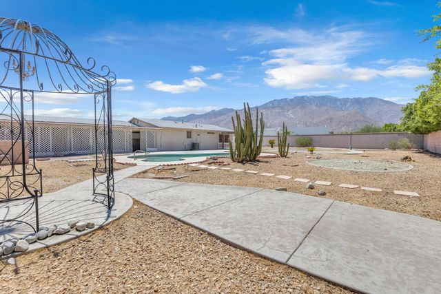 1880 Sharon Road, Palm Springs, CA 92262