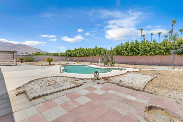 1880 Sharon Road, Palm Springs, CA 92262