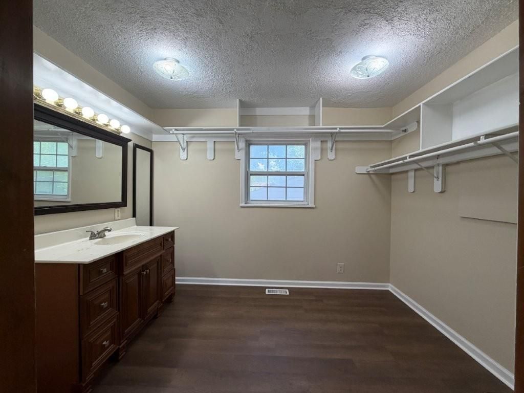 1519 N Geronimo Drive, Independence, MO 64058