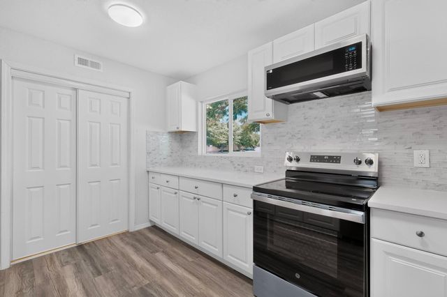 9615 McKnight Avenue NE, Albuquerque, NM 87112