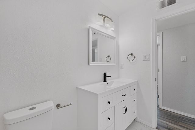 9615 McKnight Avenue NE, Albuquerque, NM 87112