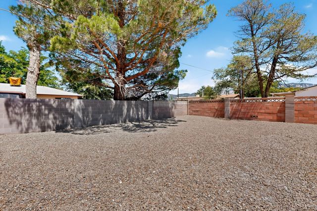 9615 McKnight Avenue NE, Albuquerque, NM 87112