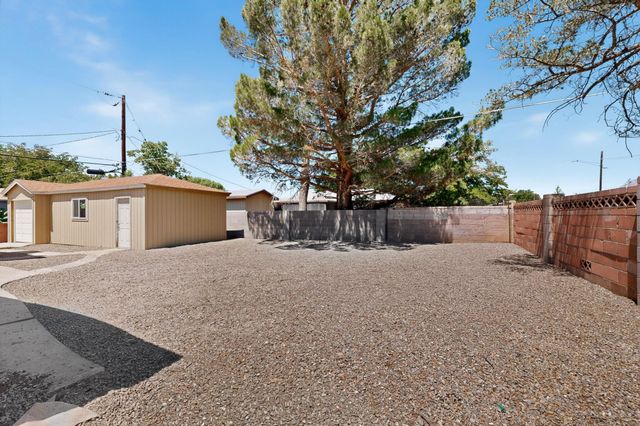 9615 McKnight Avenue NE, Albuquerque, NM 87112