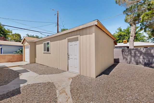 9615 McKnight Avenue NE, Albuquerque, NM 87112