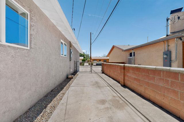 9615 McKnight Avenue NE, Albuquerque, NM 87112
