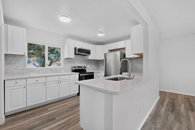 9615 McKnight Avenue NE, Albuquerque, NM 87112