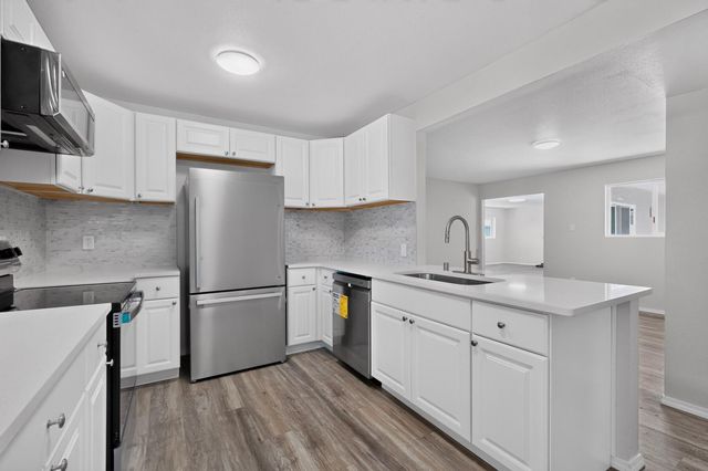 9615 McKnight Avenue NE, Albuquerque, NM 87112