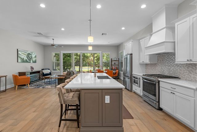 11 Thorpe Lane, Spring, TX 77389