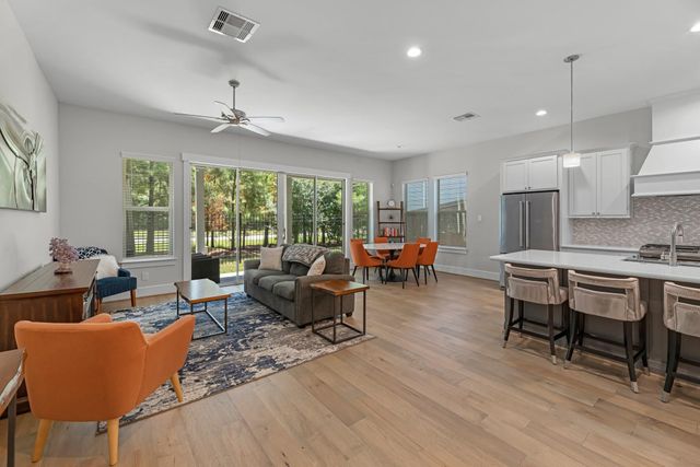 11 Thorpe Lane, Spring, TX 77389