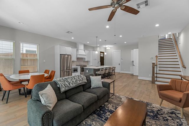 11 Thorpe Lane, Spring, TX 77389