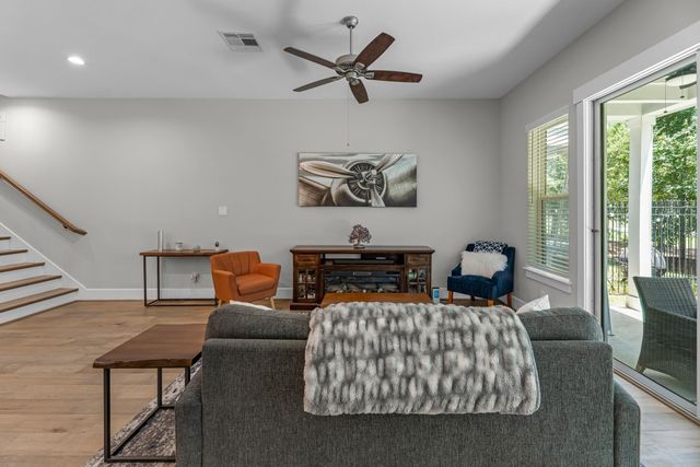 11 Thorpe Lane, Spring, TX 77389