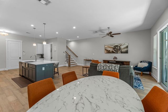 11 Thorpe Lane, Spring, TX 77389