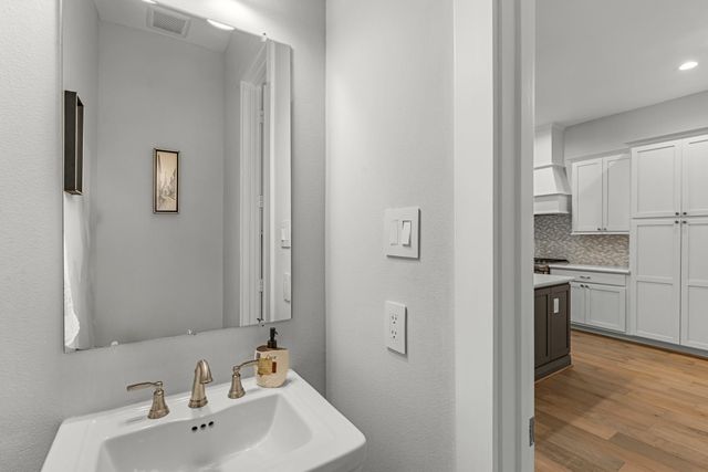 11 Thorpe Lane, Spring, TX 77389