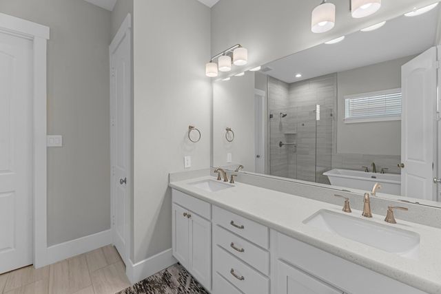 11 Thorpe Lane, Spring, TX 77389