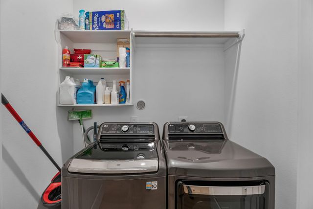 11 Thorpe Lane, Spring, TX 77389