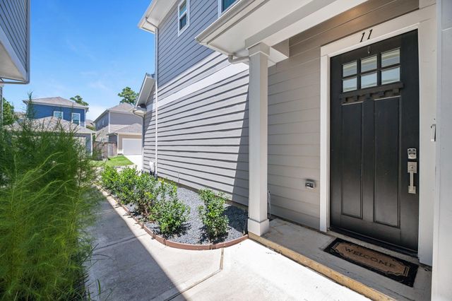 11 Thorpe Lane, Spring, TX 77389