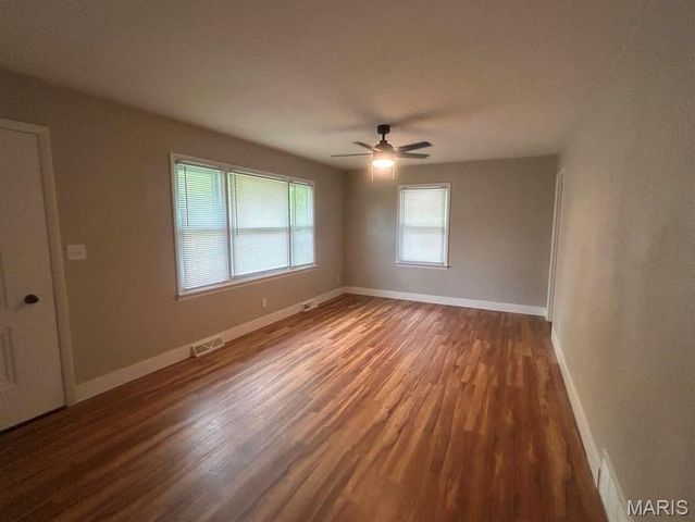 905 Glenn Avenue, Washington, MO 63090