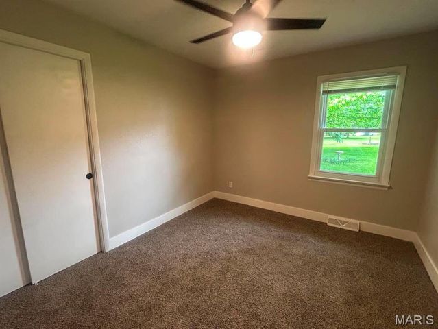 905 Glenn Avenue, Washington, MO 63090