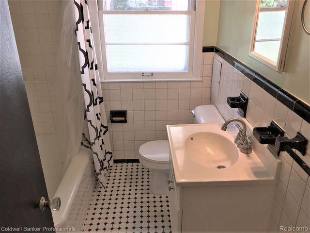 2455 Buckingham Avenue, Birmingham, MI 48009