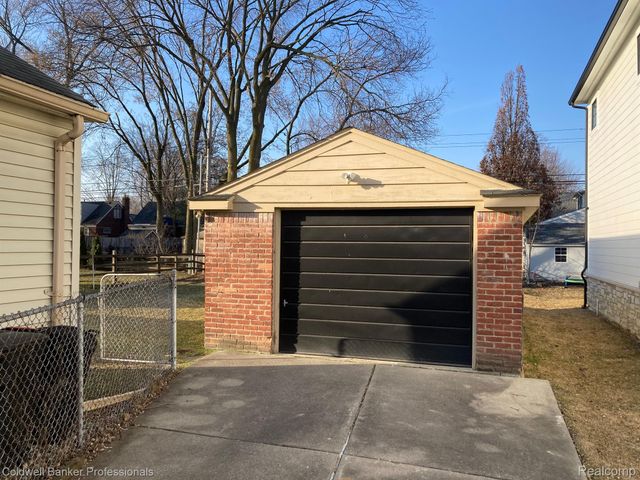 2455 Buckingham Avenue, Birmingham, MI 48009