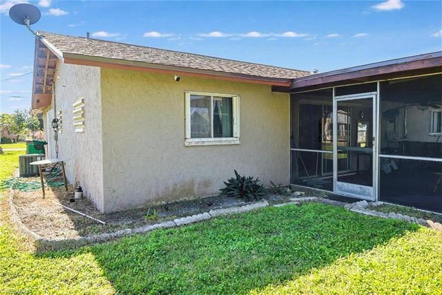 1433 SE 14th TER, Cape Coral, FL 33990