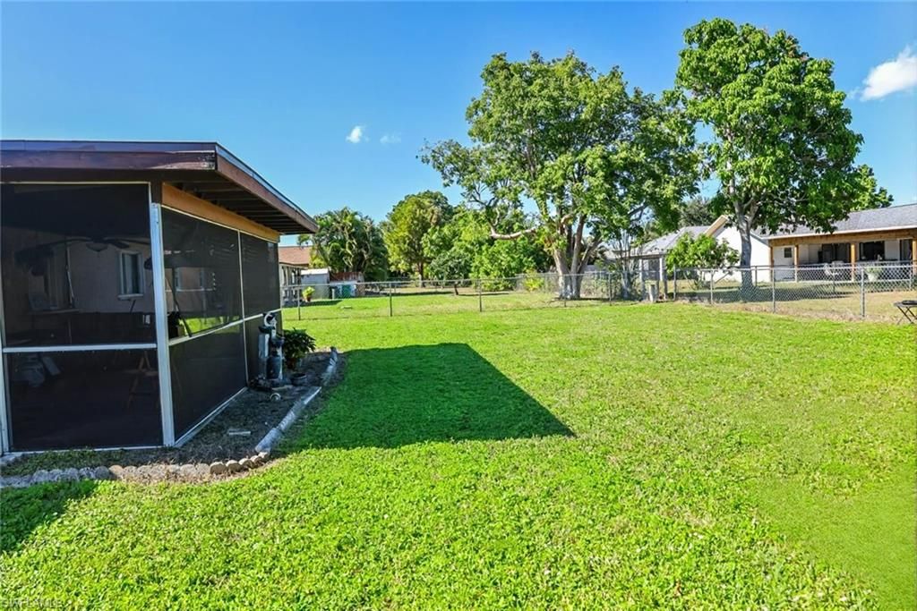 Image 13 of property listing at 1433 SE 14th TER, Cape Coral, FL 33990