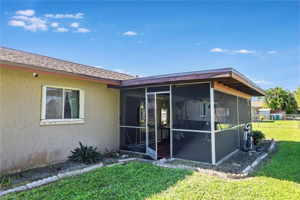 Image 14 of property listing at 1433 SE 14th TER, Cape Coral, FL 33990