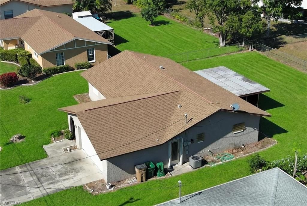Image 17 of property listing at 1433 SE 14th TER, Cape Coral, FL 33990