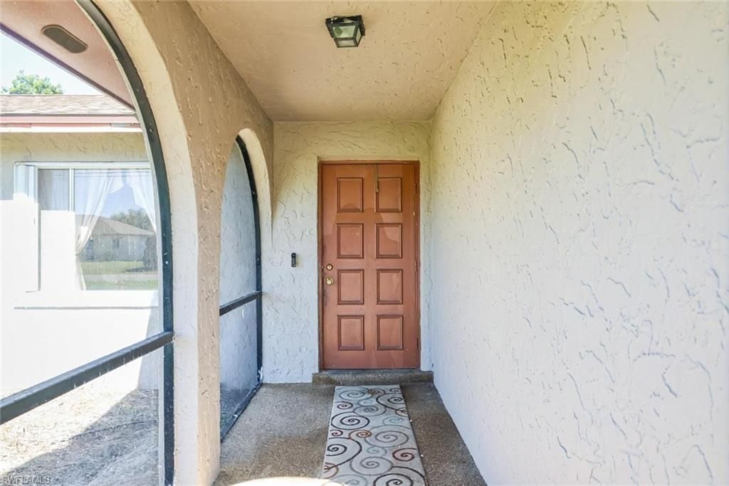Image 2 of property listing at 1433 SE 14th TER, Cape Coral, FL 33990