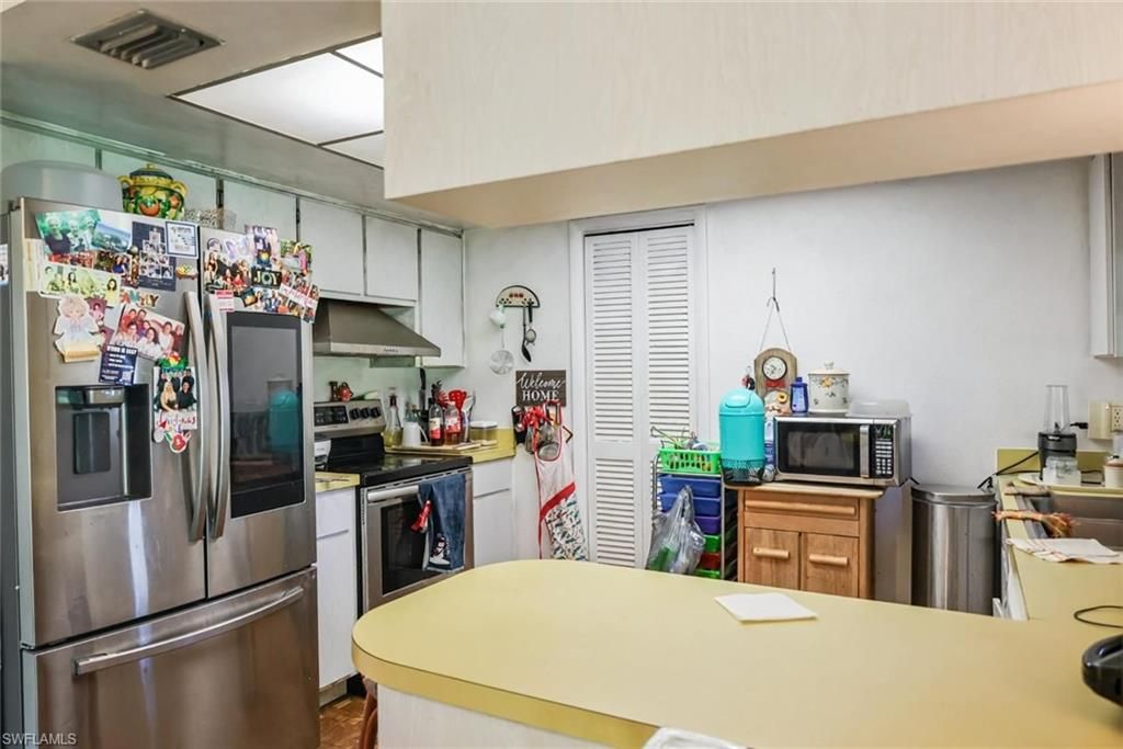 Image 6 of property listing at 1433 SE 14th TER, Cape Coral, FL 33990