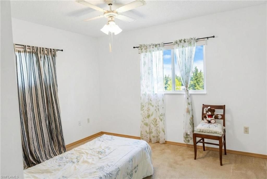 Image 7 of property listing at 1433 SE 14th TER, Cape Coral, FL 33990